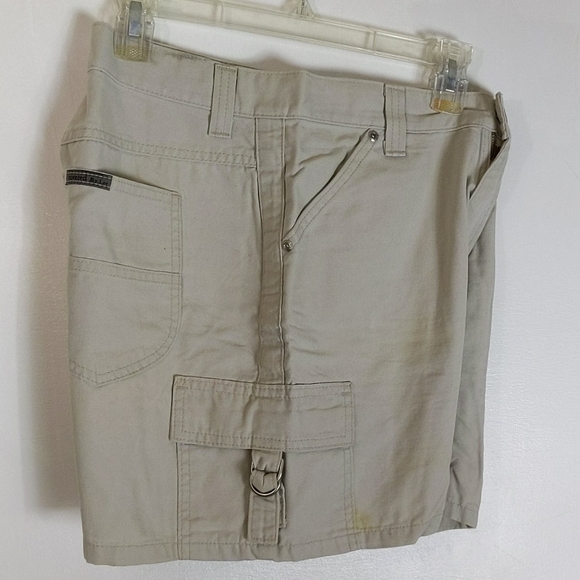 *. Shorts - Picture 5 of 11